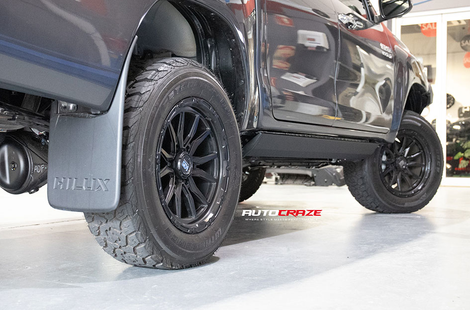 TOYOTA HILUX KING STRYKER SATIN BLACK
