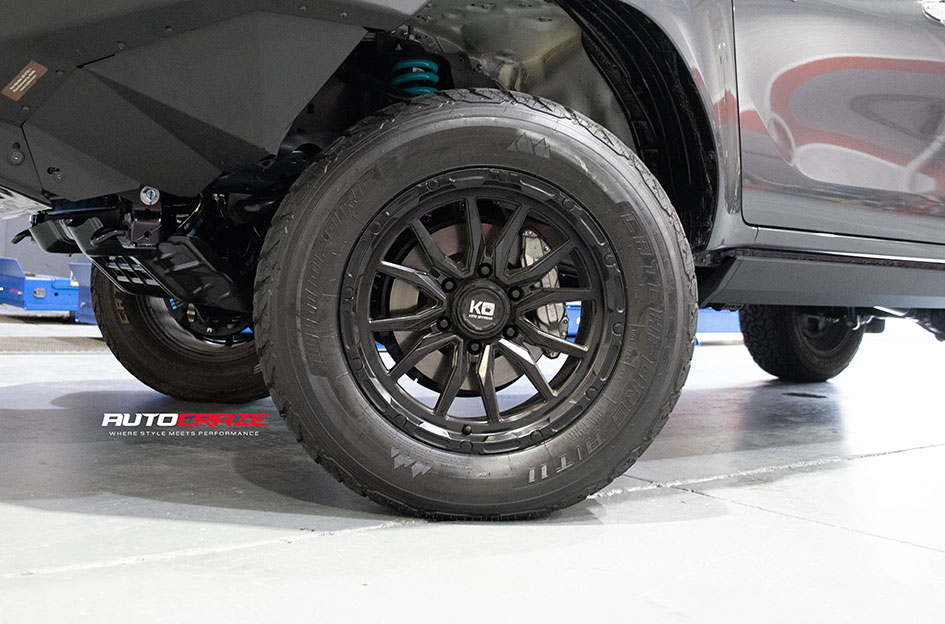 TOYOTA HILUX KING STRYKER SATIN BLACK