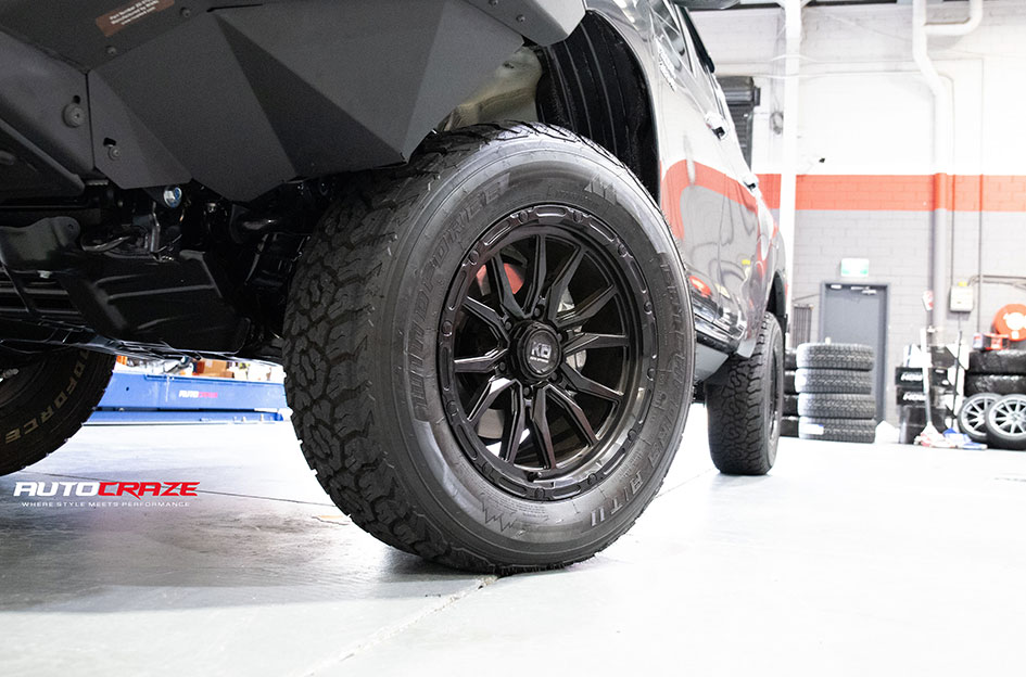 TOYOTA HILUX KING STRYKER SATIN BLACK