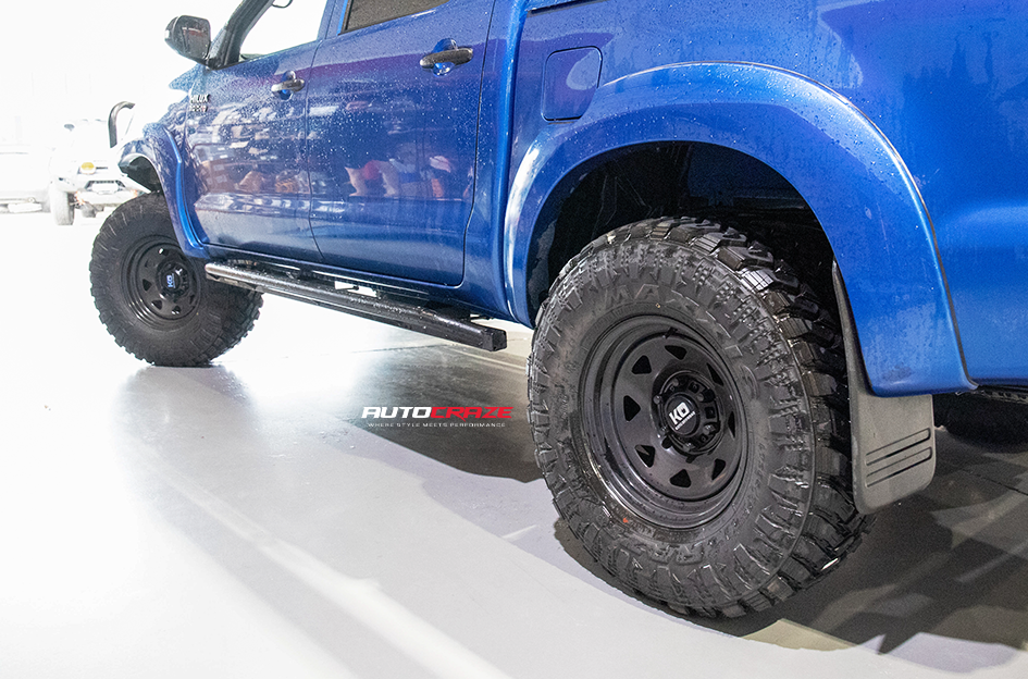 TOYOTA HILUX KING TERRA BLACK 