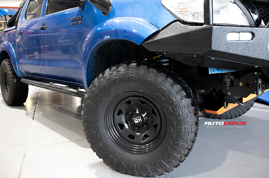 TOYOTA HILUX KING TERRA BLACK 