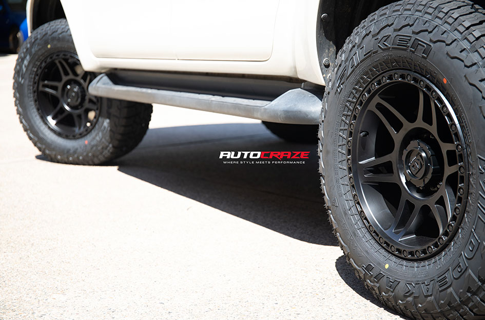 TOYOTA HILUX KING KONG SATIN BLACK 