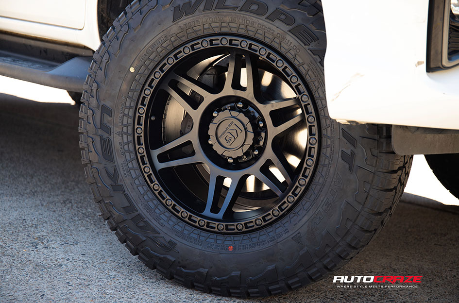 TOYOTA HILUX KING KONG SATIN BLACK 