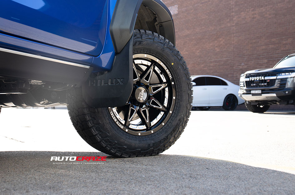 TOYOTA HILUX MOTO METAL MO993 GLOSS BLACK MILLED