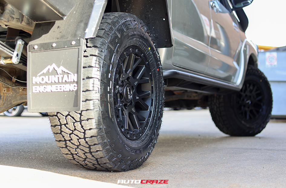 TOYOTA HILUX N70 ROH CRAWLER MATT BLACK