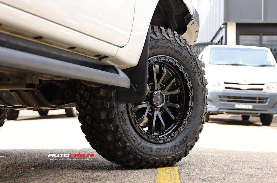 TOYOTA HILUX NOMAD N133 SATIN BLACK