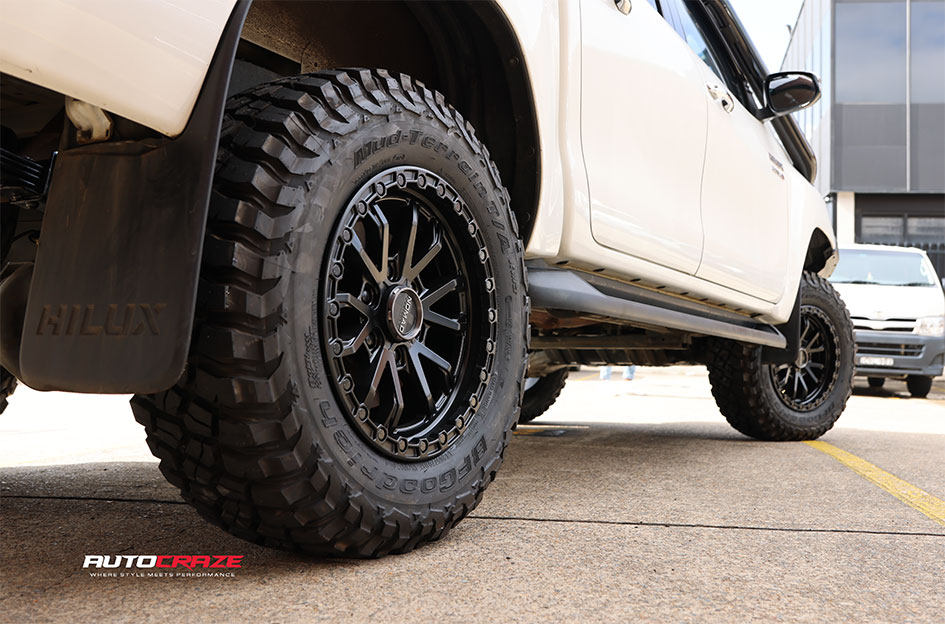 TOYOTA HILUX NOMAD N133 SATIN BLACK