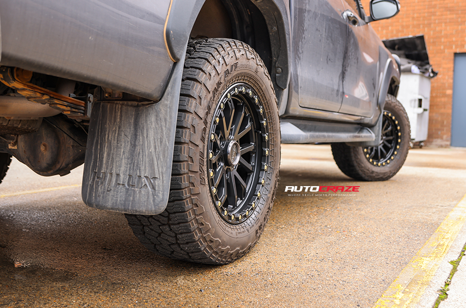 TOYOTA HILUX NOMAD N133 SATIN BLACK