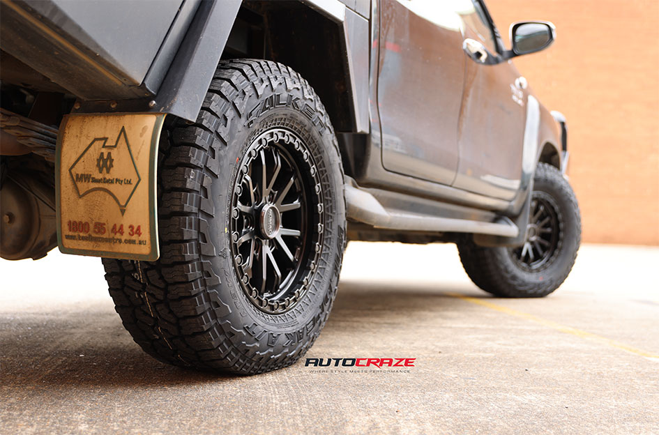 TOYOTA HILUX NOMAD N133 SATIN BLACK
