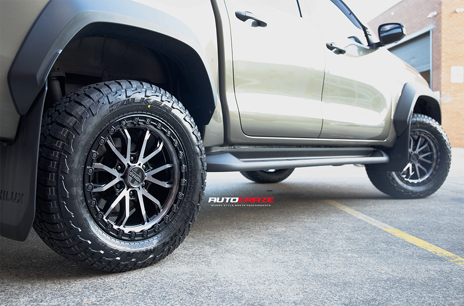 TOYOTA HILUX NOMAD N133 GLOSS BLACK DARK TINT