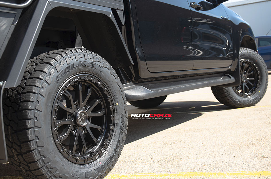 TOYOTA HILUX NOMAD N133 SATIN BLACK 