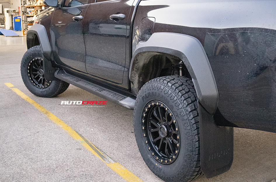 TOYOTA HILUX NOMAD N133 SATIN BLACK 