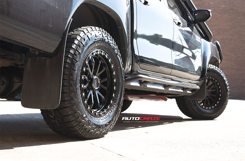 TOYOTA HILUX NOMAD N133 SATIN BLACK