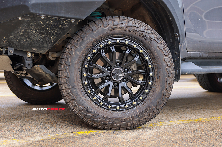 TOYOTA HILUX NOMAD N133 SATIN BLACK