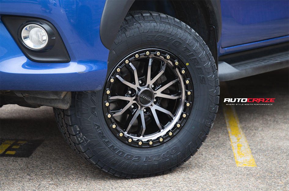 TOYOTA HILUX NOMAD N133 GLOSS BLACK DARK TINT 