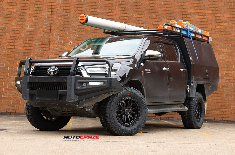 TOYOTA HILUX NOMAD N133 SATIN BLACK