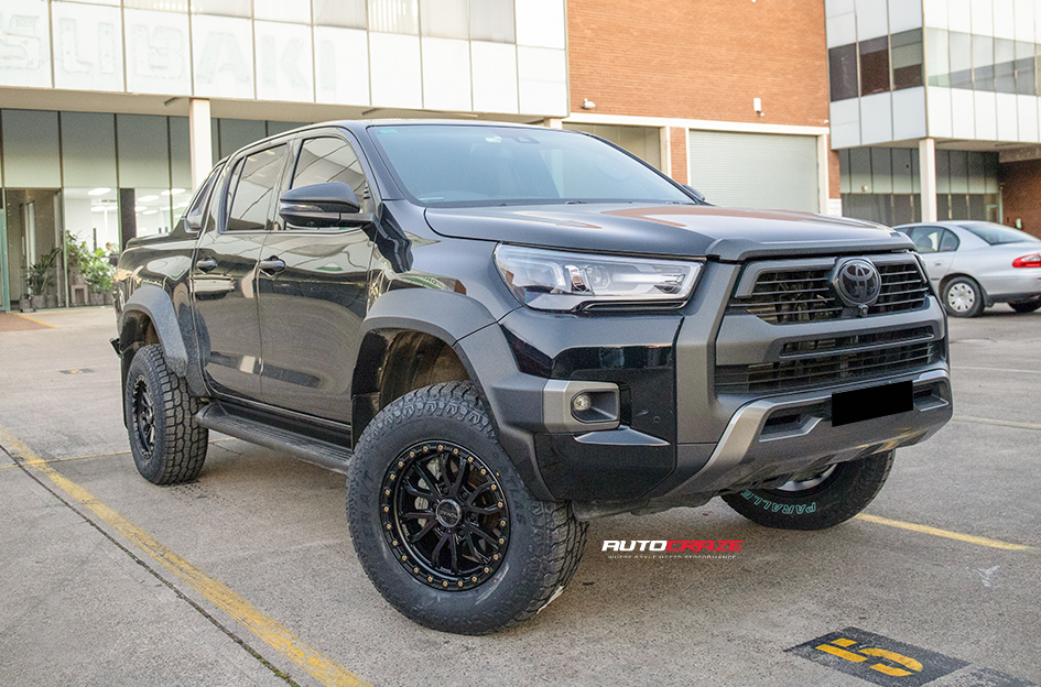 TOYOTA HILUX NOMAD N133 SATIN BLACK 