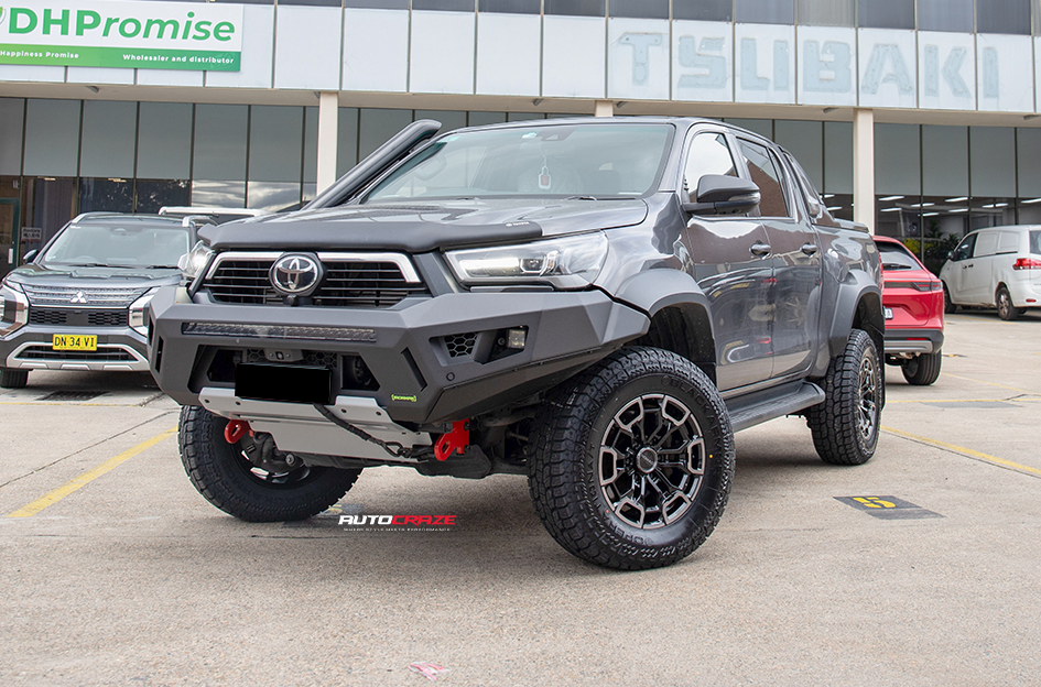 TOYOTA HILUX NOMAD N162 GLOSS BLACK DARK TINT