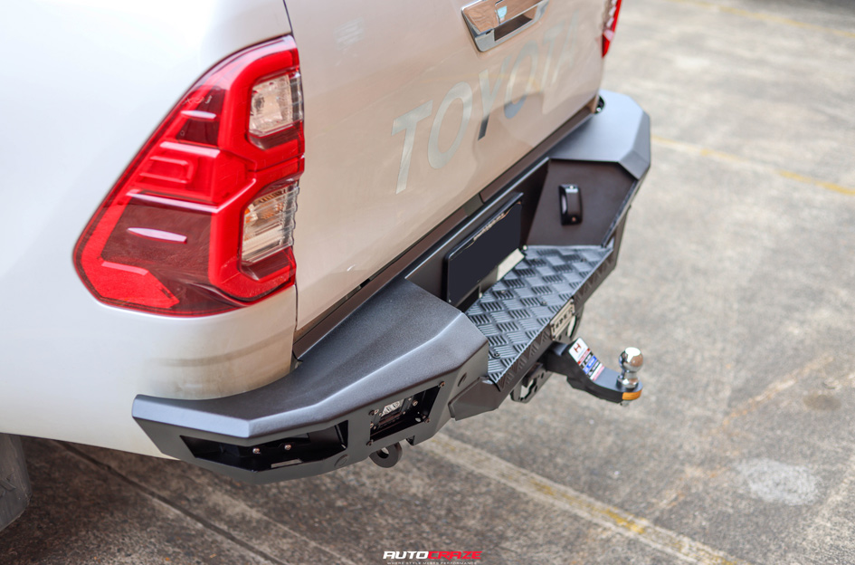 TOYOTA HILUX NOMAD N162 GLOSS BLACK DARK TINT