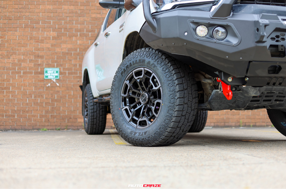 TOYOTA HILUX NOMAD N162 GLOSS BLACK DARK TINT
