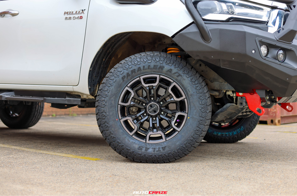 TOYOTA HILUX NOMAD N162 GLOSS BLACK DARK TINT