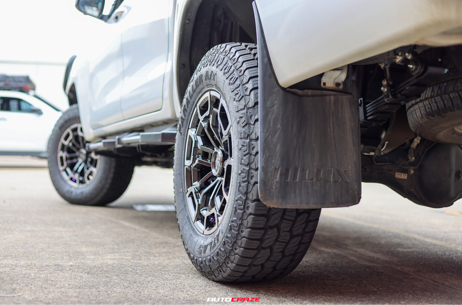 TOYOTA HILUX NOMAD N162 GLOSS BLACK DARK TINT