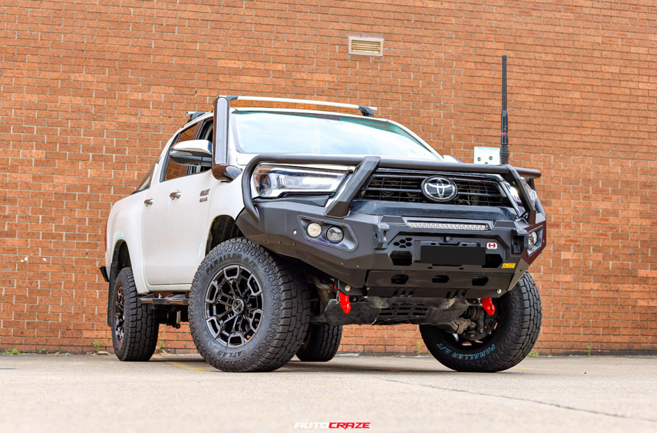 TOYOTA HILUX NOMAD N162 GLOSS BLACK DARK TINT