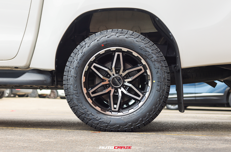 TOYOTA HILUX NOMAD N232 GLOSS BLACK DARK TINT