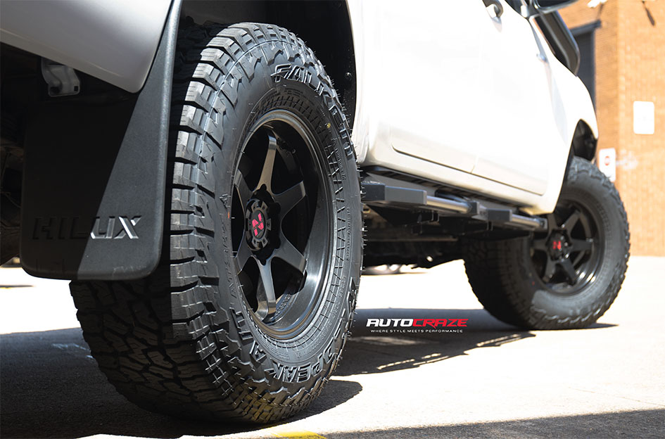 TOYOTA HILUX NOMAD PROSECUTOR MATTE BLACK