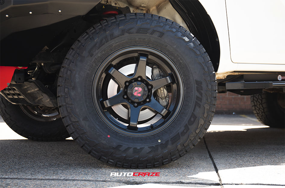 TOYOTA HILUX NOMAD PROSECUTOR MATTE BLACK