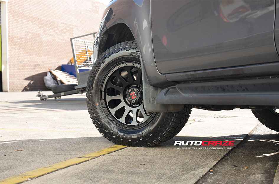 TOYOTA HILUX NOMAD VICTIM MATTE BLACK 