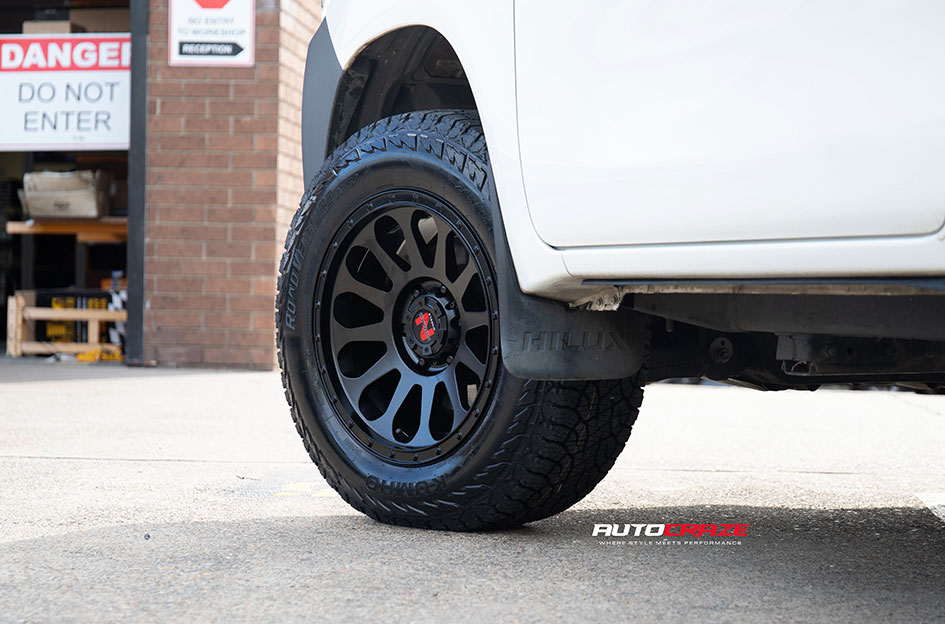 TOYOTA HILUX NOMAD VICTIM MATTE BLACK