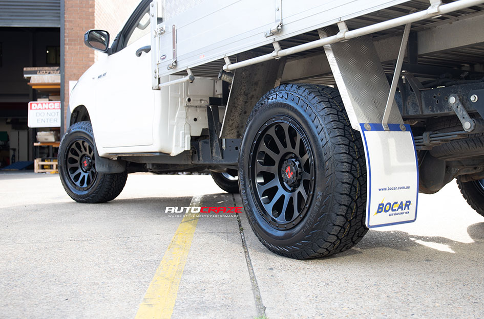 TOYOTA HILUX NOMAD VICTIM MATTE BLACK
