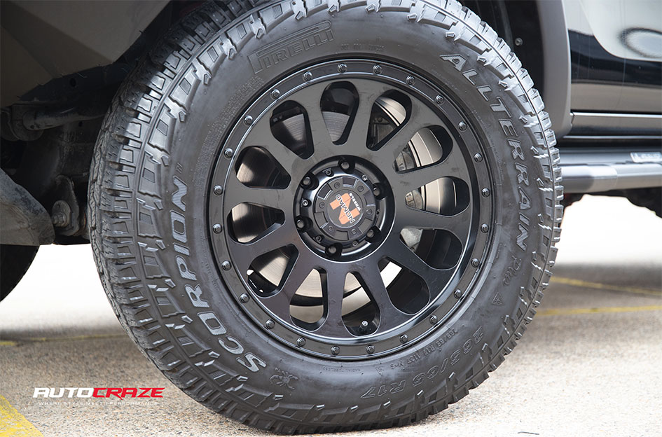 TOYOTA HILUX NOMAD VICTIM MATTE BLACK