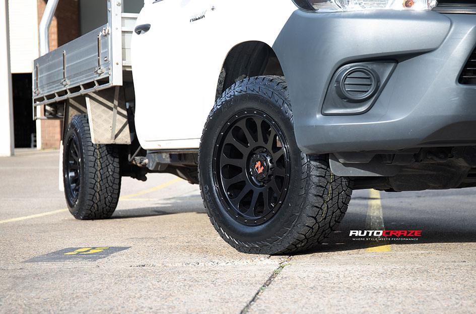 TOYOTA HILUX NOMAD VICTIM MATTE BLACK