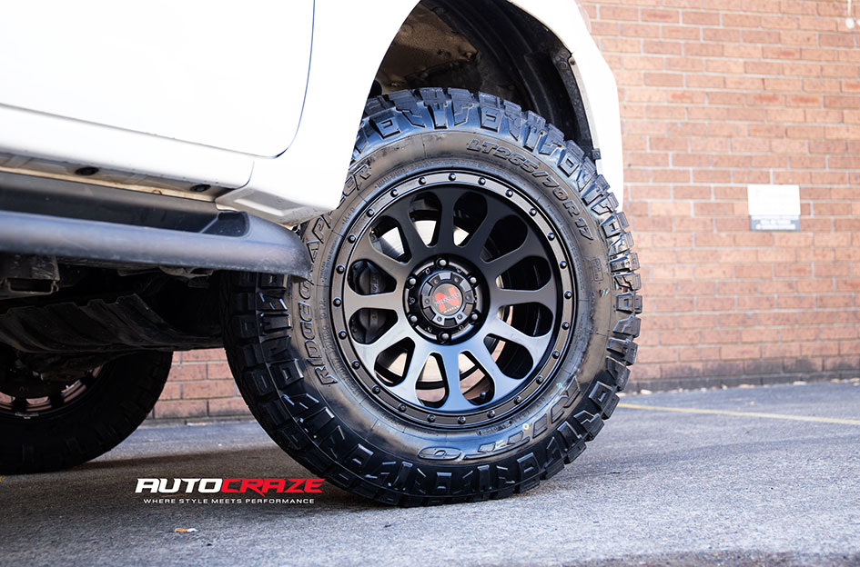 TOYOTA HILUX NOMAD VICTIM MATTE BLACK