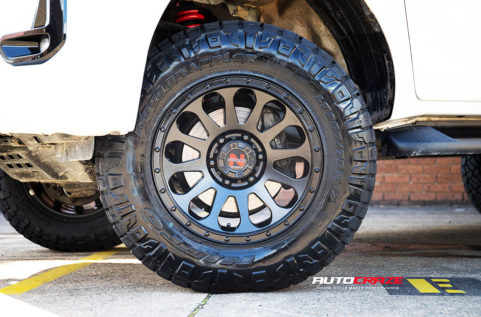 TOYOTA HILUX NOMAD VICTIM MATTE BLACK