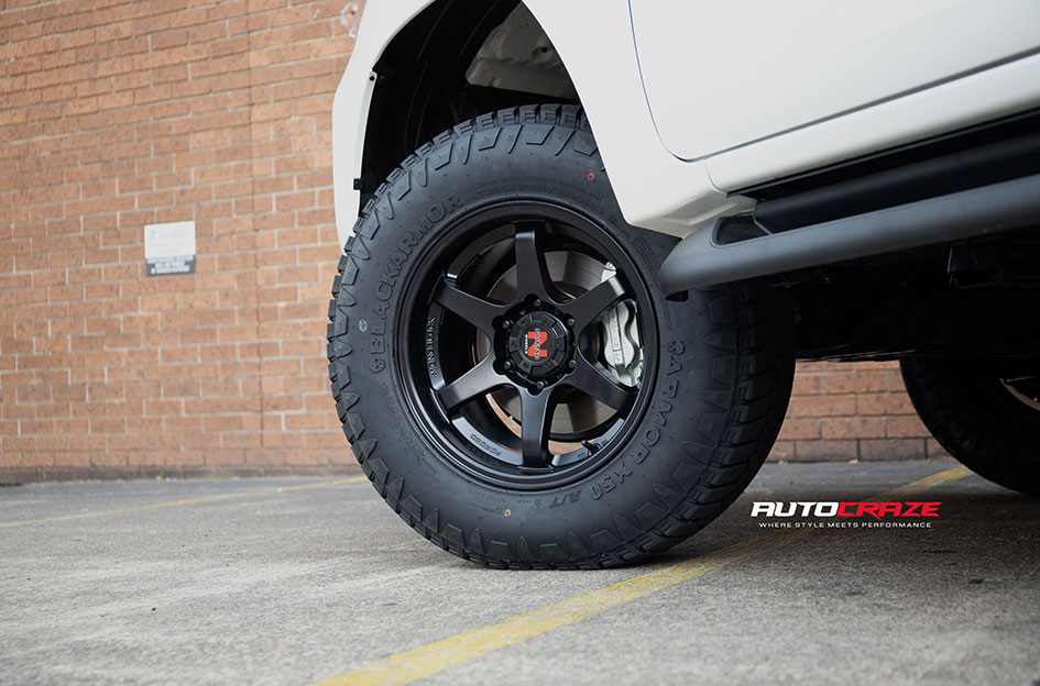 TOYOTA HILUX NOMAD PROSECUTOR MATTE BLACK 