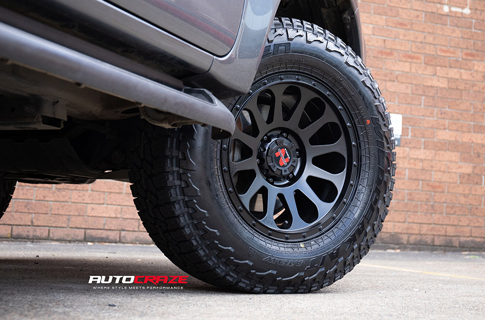 TOYOTA HILUX NOMAD VICTIM MATTE BLACK