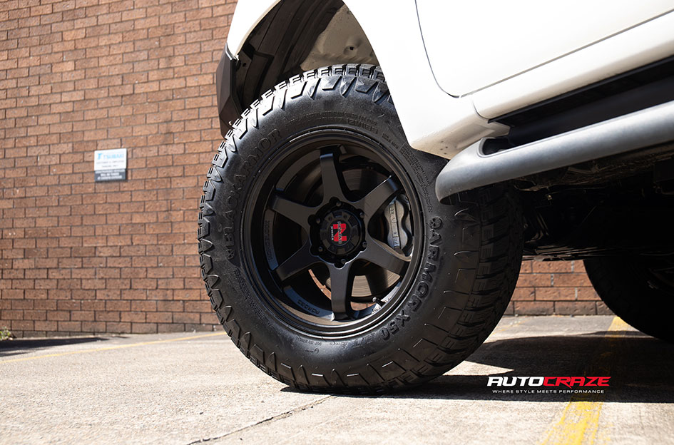TOYOTA HILUX NOMAD PROSECUTOR MATTE BLACK 