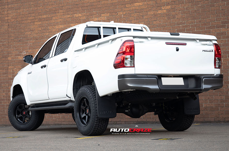 TOYOTA HILUX NOMAD PROSECUTOR MATTE BLACK 