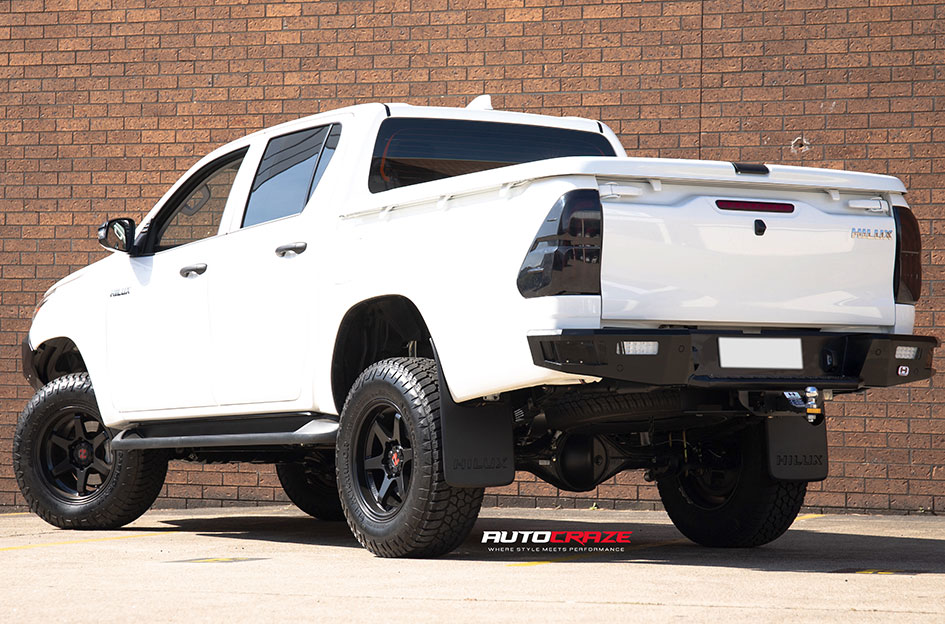 TOYOTA HILUX NOMAD PROSECUTOR MATTE BLACK 