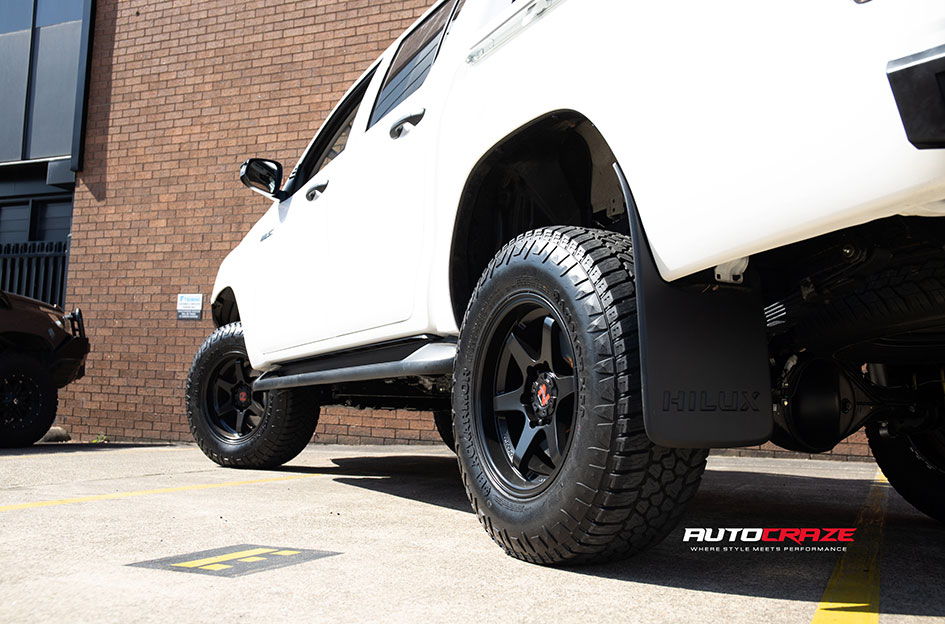TOYOTA HILUX NOMAD PROSECUTOR MATTE BLACK 