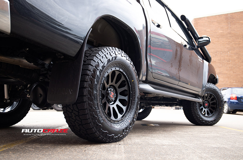 TOYOTA HILUX NOMAD VICTIM MATTE BLACK 