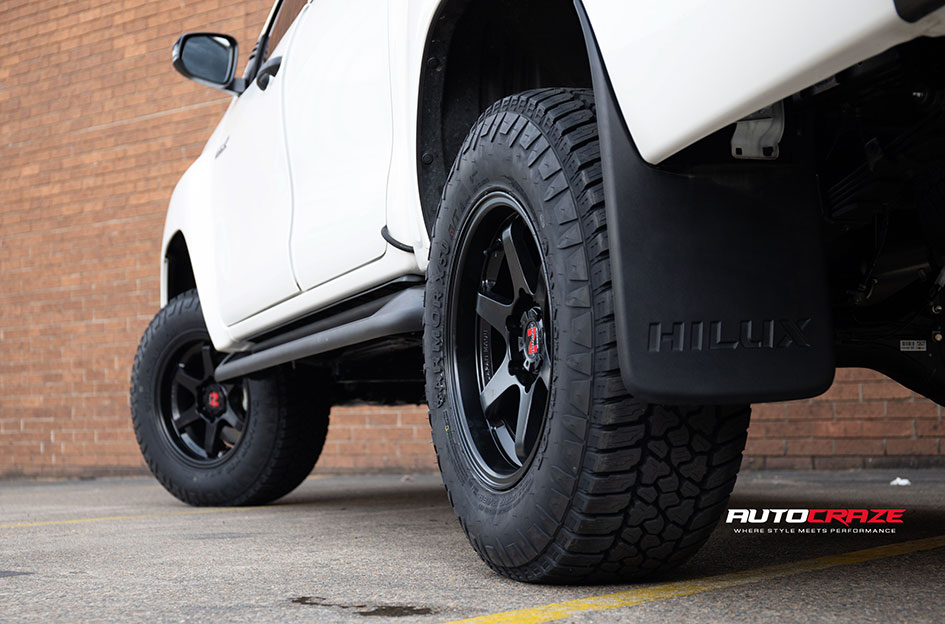 TOYOTA HILUX NOMAD PROSECUTOR MATTE BLACK 