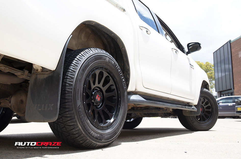 TOYOTA HILUX NOMAD VICTIM MATTE BLACK 