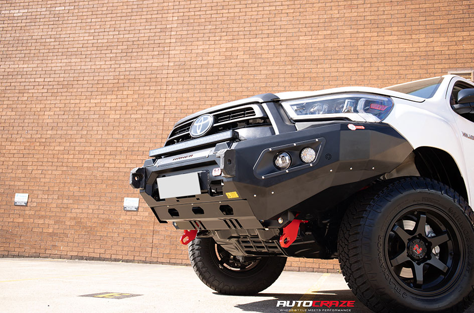 TOYOTA HILUX NOMAD PROSECUTOR MATTE BLACK 