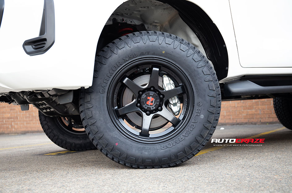 TOYOTA HILUX NOMAD PROSECUTOR MATTE BLACK 