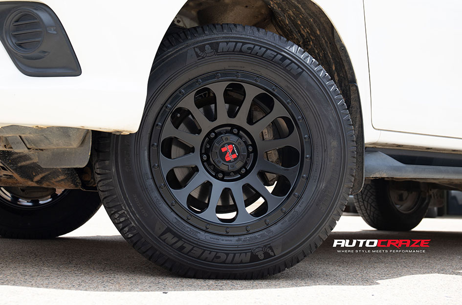 TOYOTA HILUX NOMAD VICTIM MATTE BLACK 