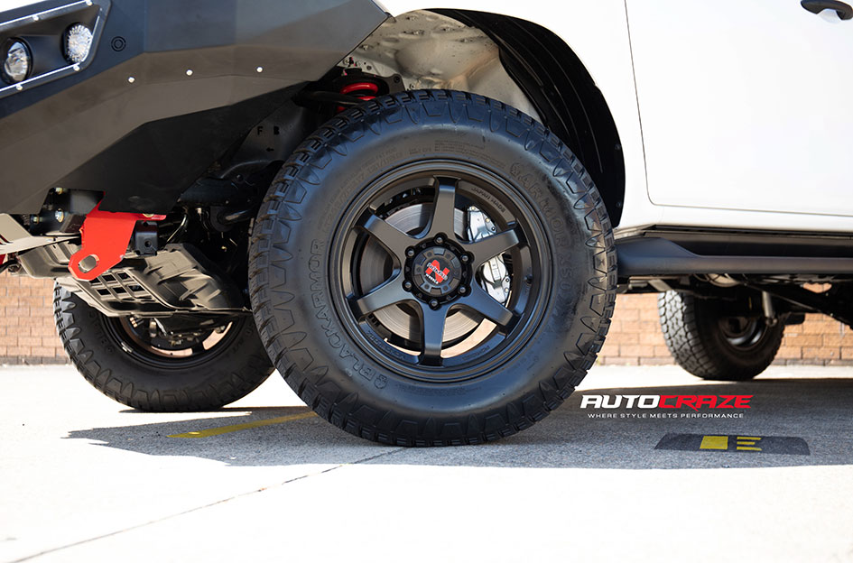 TOYOTA HILUX NOMAD PROSECUTOR MATTE BLACK 